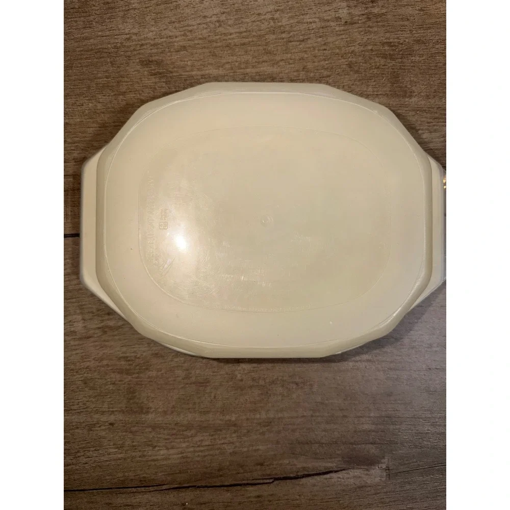 Tupperware Ultra 21 Ovenware Set 2 Casserole Dishes with Lids Cream 1647 1648